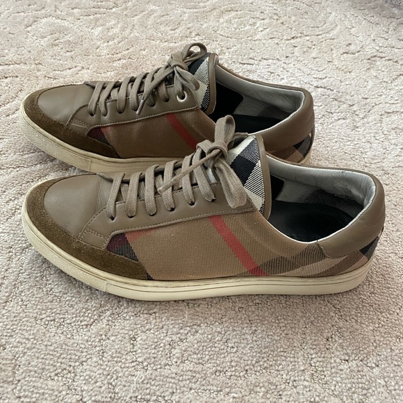 Burberry Sneakers - Picture 2 of 4